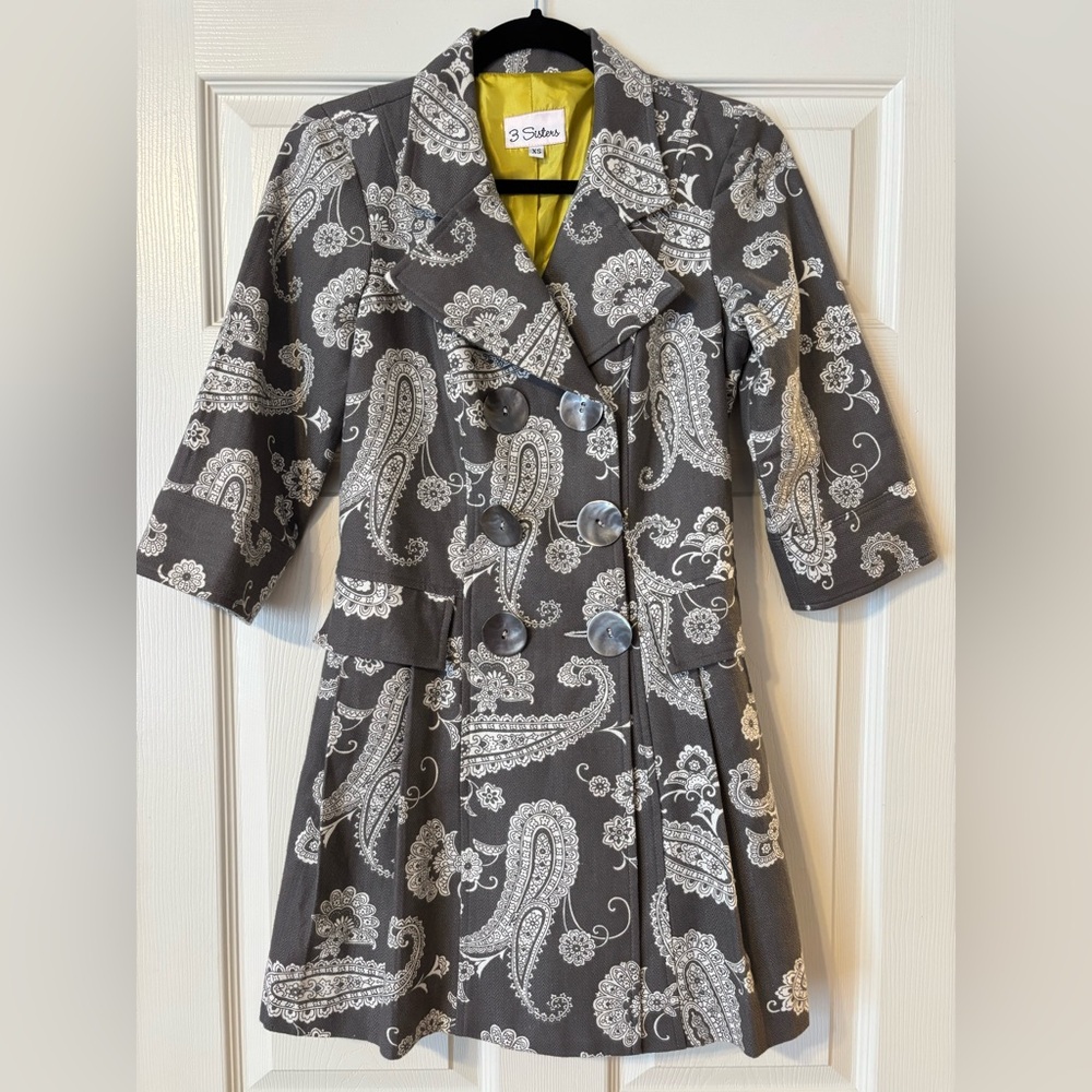 3 Sisters Gray and Yellow Paisley Coat XS
